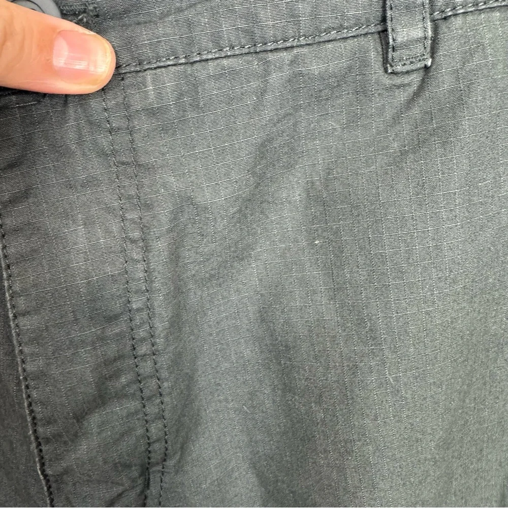 Nike Men's Dark Cargo Shorts Rip Stop Fabric Gray 36